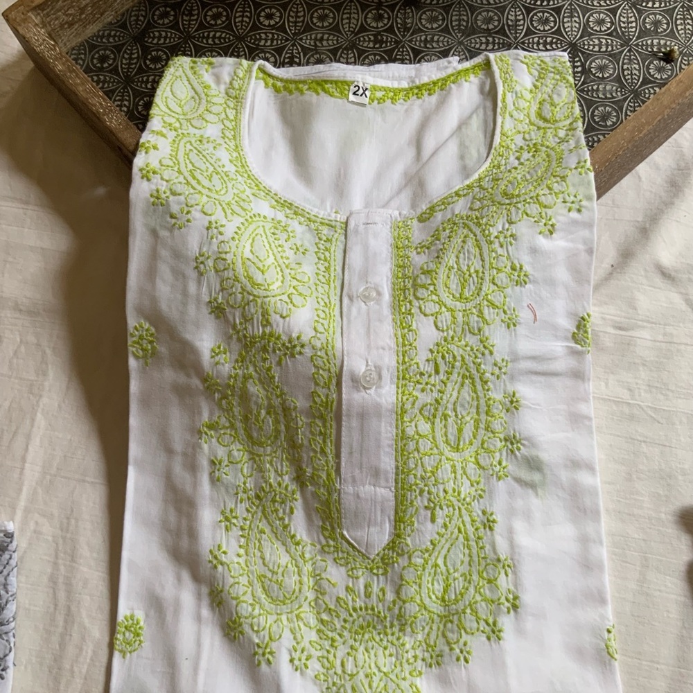 Tunic Woman’s Long Sleeve Hand Embroidery 100% Cotton Paisley white/ Green